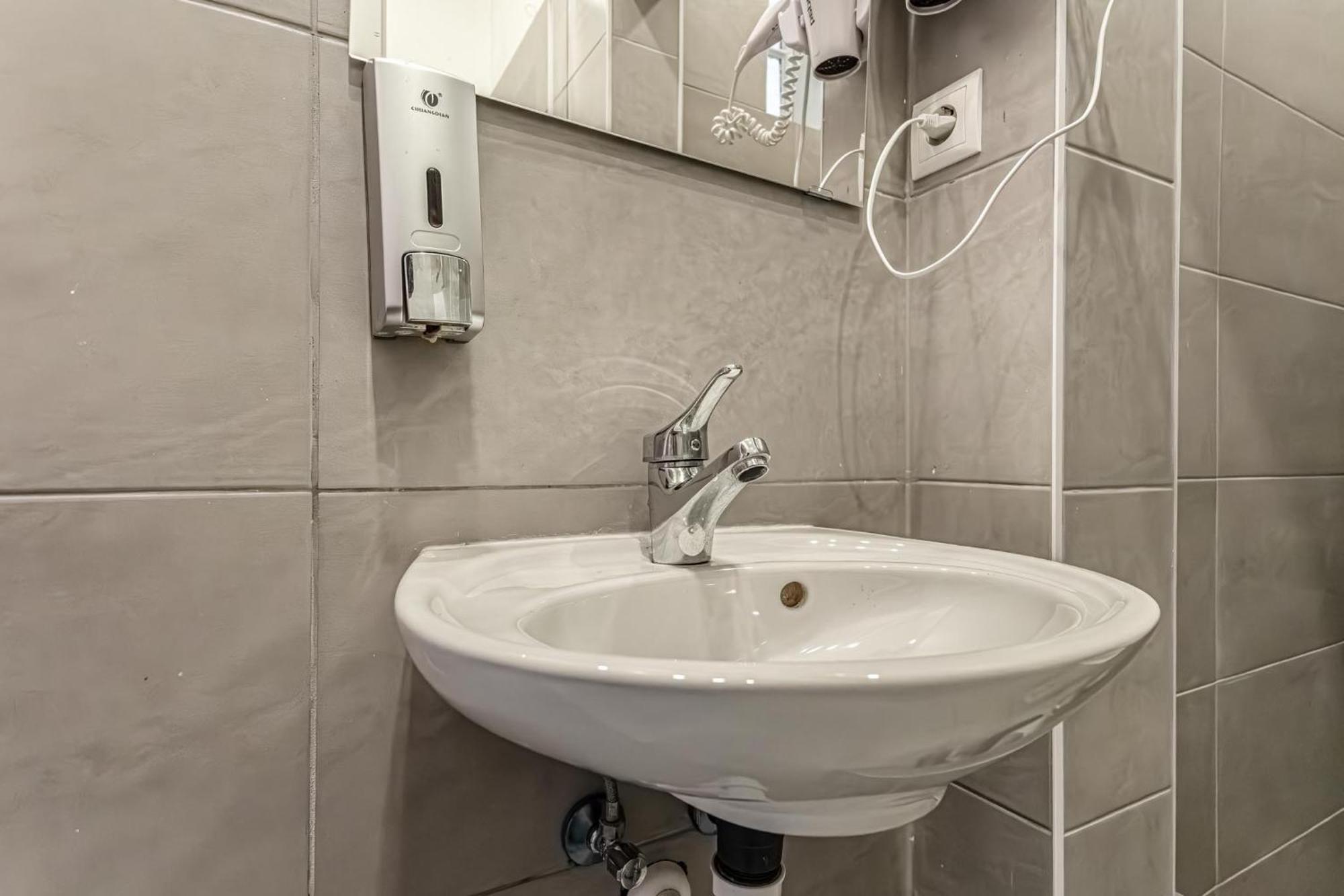 Gorgeous 1Br Apt Near Akh Hospital Viena Exterior foto